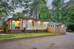 566 Woods Dr NW, Atlanta, GA 30318 - Photo 4