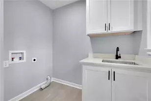 210 Suburban Dr NE, Kennesaw, GA 30144 - Photo 16