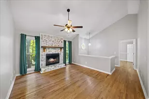 1528 Oakleaf Dr, Auburn, GA 30011 - Photo 4