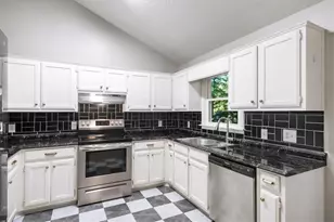 1528 Oakleaf Dr, Auburn, GA 30011 - Photo 8