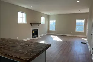 522 Liberty Pk Dr, Gainesville, GA 30501 - Photo 2