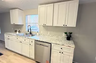 410 Crystal Dr, Carrollton, GA 30116 - Photo 10