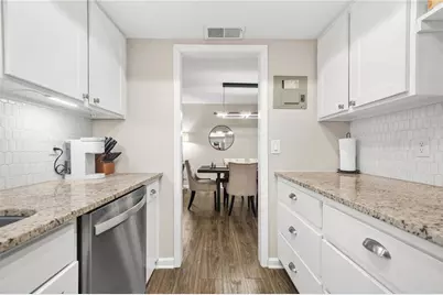 6851 Roswell Road Road #F30, Sandy Springs, GA 30328 - Photo 12