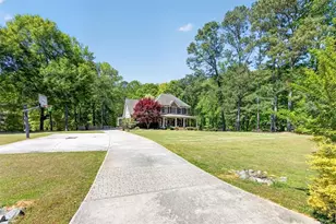 2700 Bay Ridge Dr, Loganville, GA 30052 - Photo 2