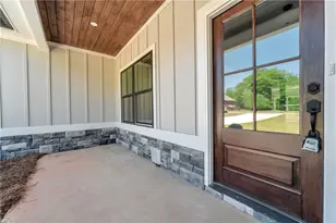 89 Huntington Dr, Lavonia, GA 30553 - Photo 2