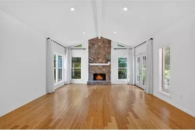 755 E Hembree Crossing, Roswell, GA 30076 - Photo 4