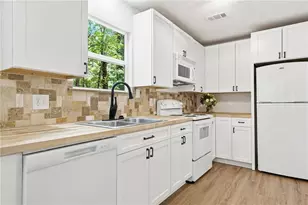 129 Cypress St, Roswell, GA 30075 - Photo 12