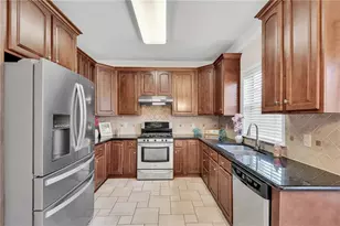 880 Walnut Creek Dr NW, Lilburn, GA 30047 - Photo 16