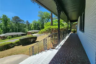 2877 Pine Needle Dr, Atlanta, GA 30344 - Photo 4