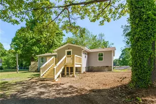 1412 Floyd Cir, Gainesville, GA 30507 - Photo 2