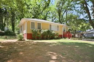 2421 Spring Garden Dr SW, Atlanta, GA 30315 - Photo 2