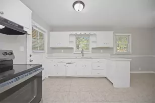 2421 Spring Garden Dr SW, Atlanta, GA 30315 - Photo 10