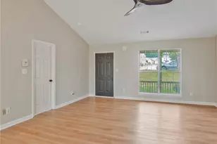 5603 Eagles Feather Ln, Riverdale, GA 30274 - Photo 6