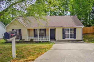 5603 Eagles Feather Ln, Riverdale, GA 30274 - Photo 2