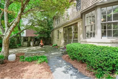 2039 Springlake Drive, Atlanta, GA 30305 - Photo 8