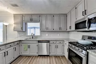 7111 St Charles Square, Roswell, GA 30075 - Photo 12