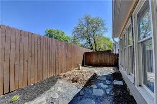 7111 St Charles Square, Roswell, GA 30075 - Photo 32