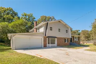 1798 Dogwood Ct, Snellville, GA 30078 - Photo 2