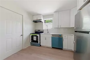 1715 Lisbon Dr SW, Atlanta, GA 30310 - Photo 26