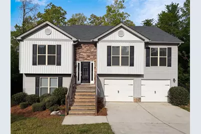 1948 Paynes Point, Winder, GA 30680 - Photo 1