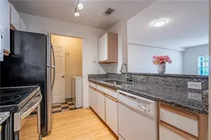 1074 Peachtree Walk NE, Atlanta, GA 30309 - Photo 4