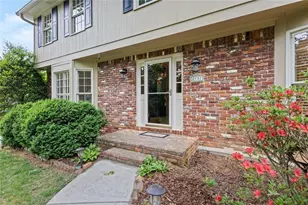2787 Hearthstone Cir, Marietta, GA 30062 - Photo 2