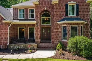 2436 Fontainebleau Dr, Dunwoody, GA 30360 - Photo 2
