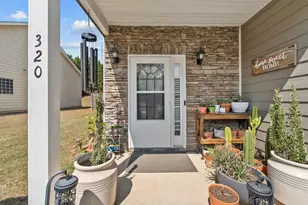 320 Blackwood Ln, Suwanee, GA 30024 - Photo 4