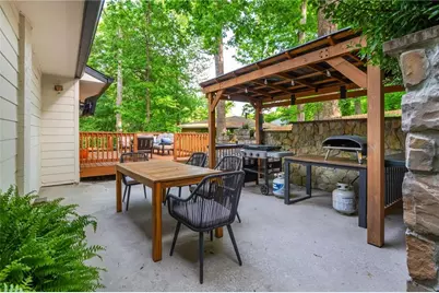 1461 Lively Ridge Road NE, Atlanta, GA 30329 - Photo 22