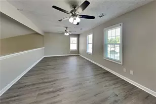 1021 Orchard Mill Ln, Lawrenceville, GA 30043 - Photo 4
