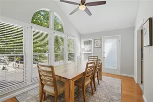 2105 Canyon Point Cir, Roswell, GA 30076 - Photo 12