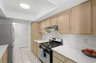 2105 Canyon Point Cir, Roswell, GA 30076 - Photo 8