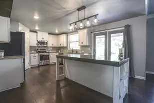 5937 Park Bay Ct, Flowery Branch, GA 30542 - Photo 2