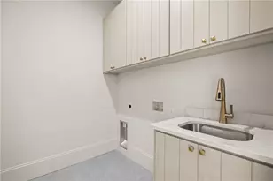 4845 Lansbury Dr, Atlanta, GA 30342 - Photo 32