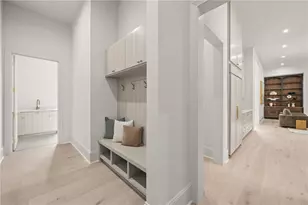 4845 Lansbury Dr, Atlanta, GA 30342 - Photo 22