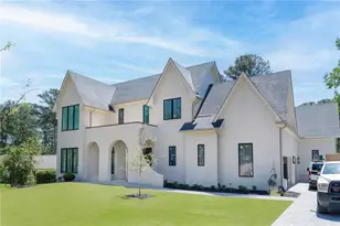 4845 Lansbury Dr, Atlanta, GA 30342 - Photo 2