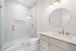 4845 Lansbury Dr, Atlanta, GA 30342 - Photo 44