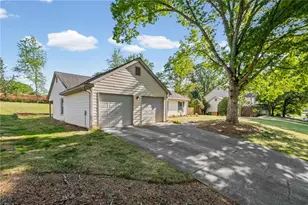 1194 Meadow Oaks Dr NW, Acworth, GA 30102 - Photo 4