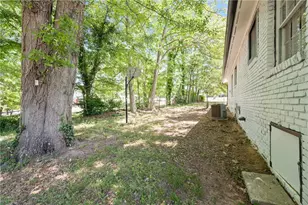 100 Pine Cir, Jonesboro, GA 30236 - Photo 6
