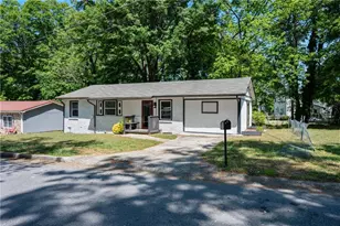 100 Pine Cir, Jonesboro, GA 30236 - Photo 4