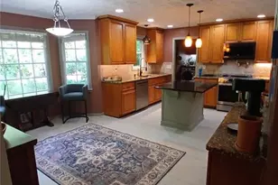 215 Hampton Woods Dr, Fayetteville, GA 30215 - Photo 2