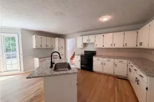 1033 Chestnut Hill Cir SW, Marietta, GA 30064 - Photo 2