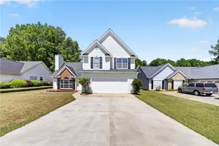 2915 Camelot Woods Dr, Lawrenceville, GA 30044 - Photo 2