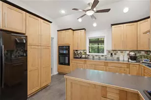 1075 Pine Grove Pointe Dr, Roswell, GA 30075 - Photo 16