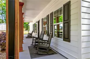 584 Tuxedo Dr, Commerce, GA 30530 - Photo 2
