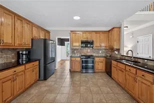 1530 Misty Valley Dr, Lawrenceville, GA 30045 - Photo 12