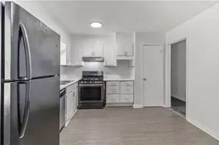 400 Cedar Wood Ct, Atlanta, GA 30349 - Photo 14