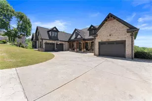 2771 Point Overlook, Gainesville, GA 30501 - Photo 2