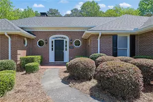 205 Saddle Creek Dr, Roswell, GA 30076 - Photo 2