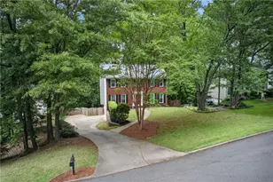 8571 Birch Hollow Dr, Roswell, GA 30076 - Photo 4